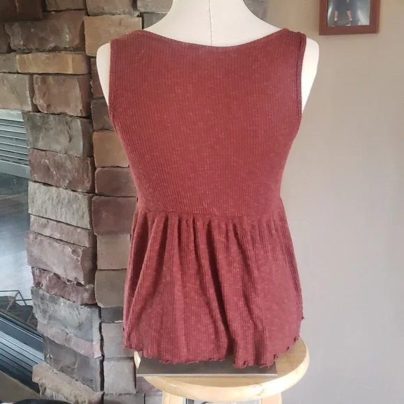 Maurice brownish red color sleeveless top size - Picture 5 of 9